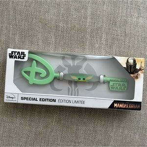 BNIB Disney Star Wars The Mandalorian Special Edition Key